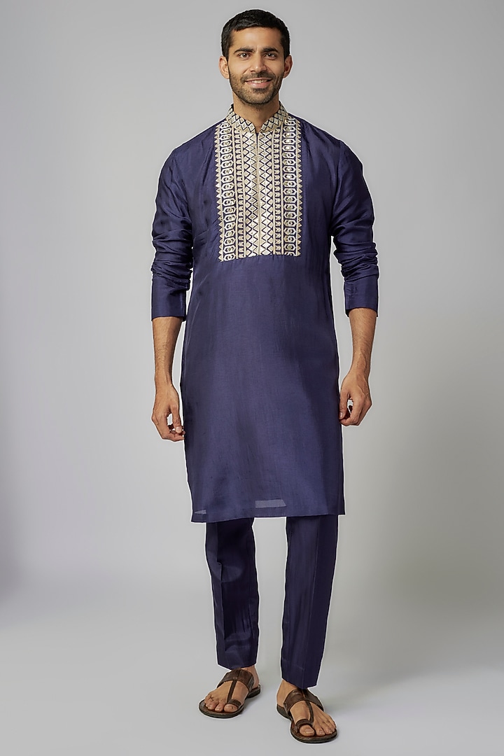 Navy Blue Raw Silk Embellished Bundi Jacket Set by Sva By Sonam & Paras Modi Men at Pernia's Pop Up Shop