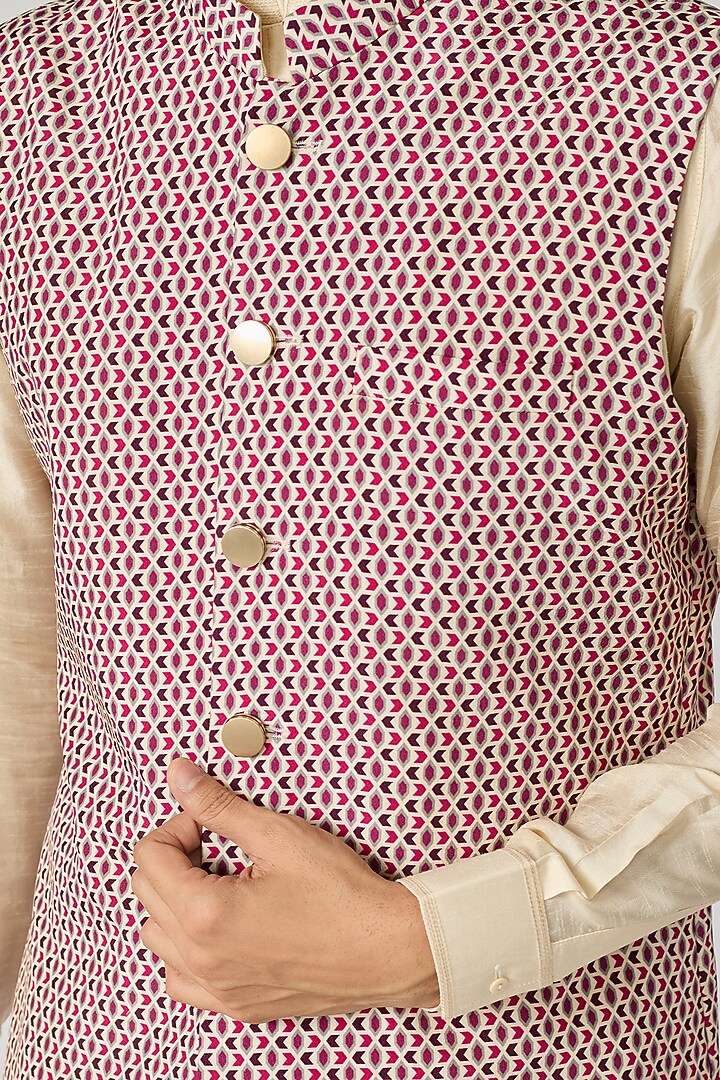 Merlot Crepe Geometric Jaal Printed Bundi Jacket by Sva By Sonam & Paras Modi Men at Pernia's Pop Up Shop