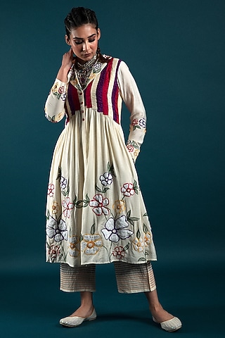 Off-White Cotton Silk 3D Floral Motif Embroidered Tunic Set by SVASTIH