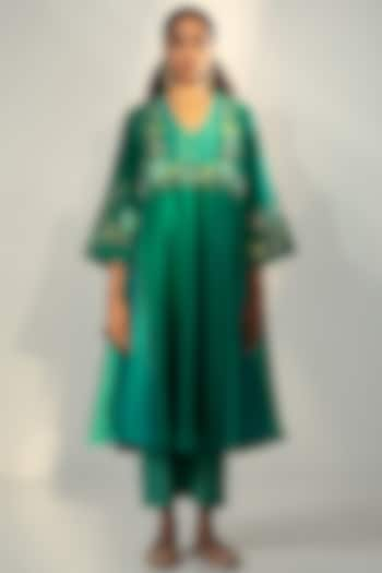 Emerald Green Chanderi Embroidered Tunic Set by SVASTIH at Pernia's Pop Up Shop