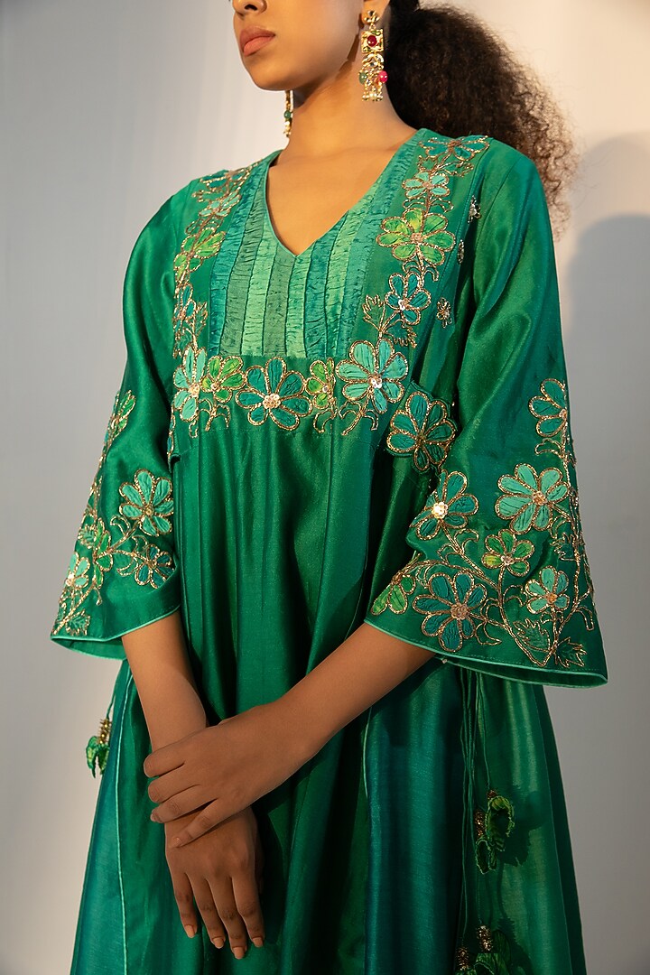 Emerald Green Chanderi Embroidered Tunic Set by SVASTIH at Pernia's Pop Up Shop