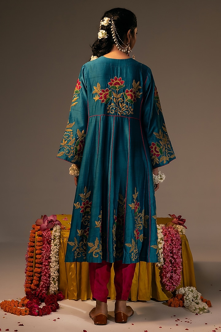 Blue Chanderi Sequins & 3D Floral Embroidered Kurta Set by SVASTIH at Pernia's Pop Up Shop