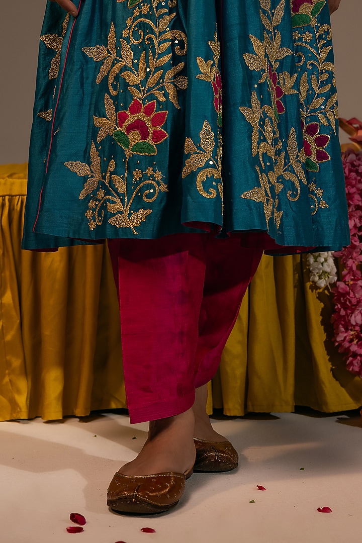 Blue Chanderi Sequins & 3D Floral Embroidered Kurta Set by SVASTIH at Pernia's Pop Up Shop