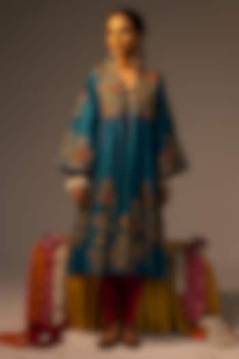 Blue Chanderi Sequins & 3D Floral Embroidered Kurta Set by SVASTIH at Pernia's Pop Up Shop