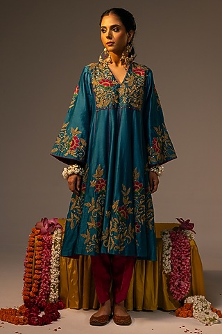 Blue Chanderi Sequins & 3D Floral Embroidered Kurta Set by SVASTIH