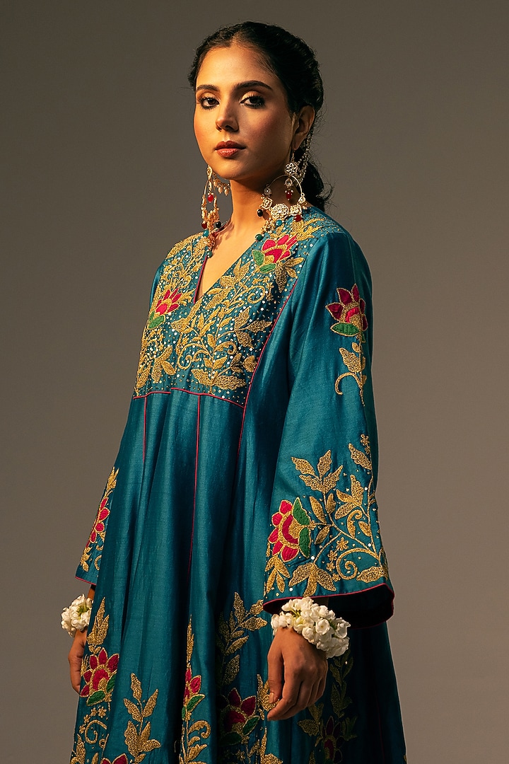 Blue Chanderi Sequins & 3D Floral Embroidered Kurta Set by SVASTIH at Pernia's Pop Up Shop