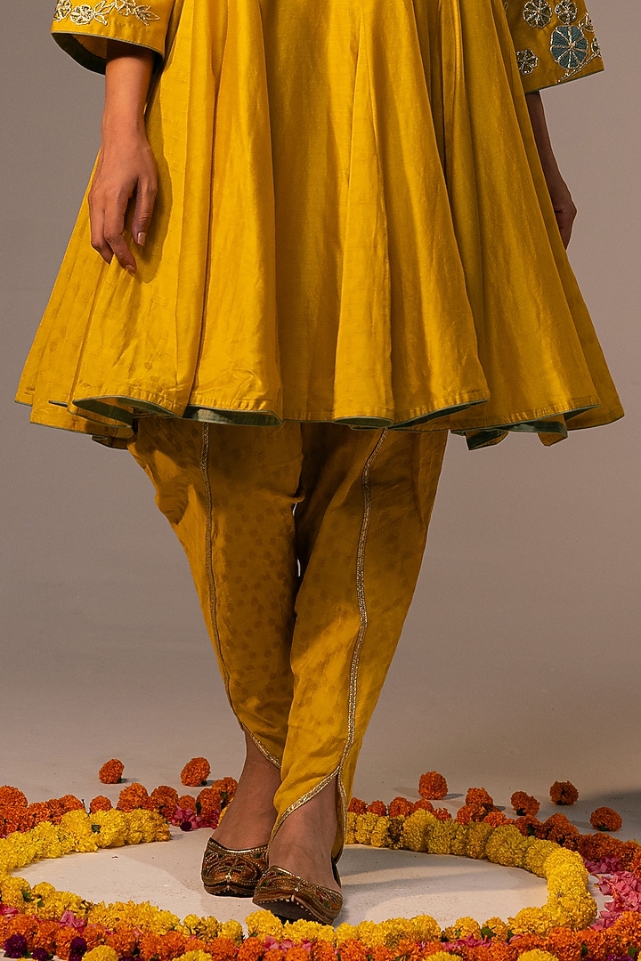 Yellow Chanderi Applique & 3D Floral Embroidered Short Party Wear Anarkali Set by SVASTIH at Pernia's Pop Up Shop