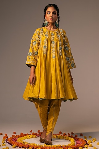 Yellow Chanderi Applique & 3D Floral Embroidered Short Anarkali Set by SVASTIH