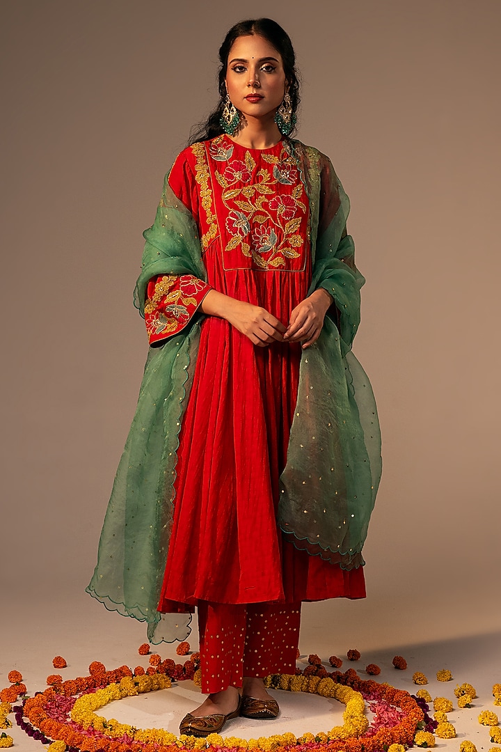 Red Organic Dobby Sequins & 3D Floral Embroidered Kurta Set by SVASTIH at Pernia's Pop Up Shop