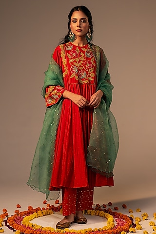 Red Organic Dobby Sequins & 3D Floral Embroidered Kurta Set by SVASTIH