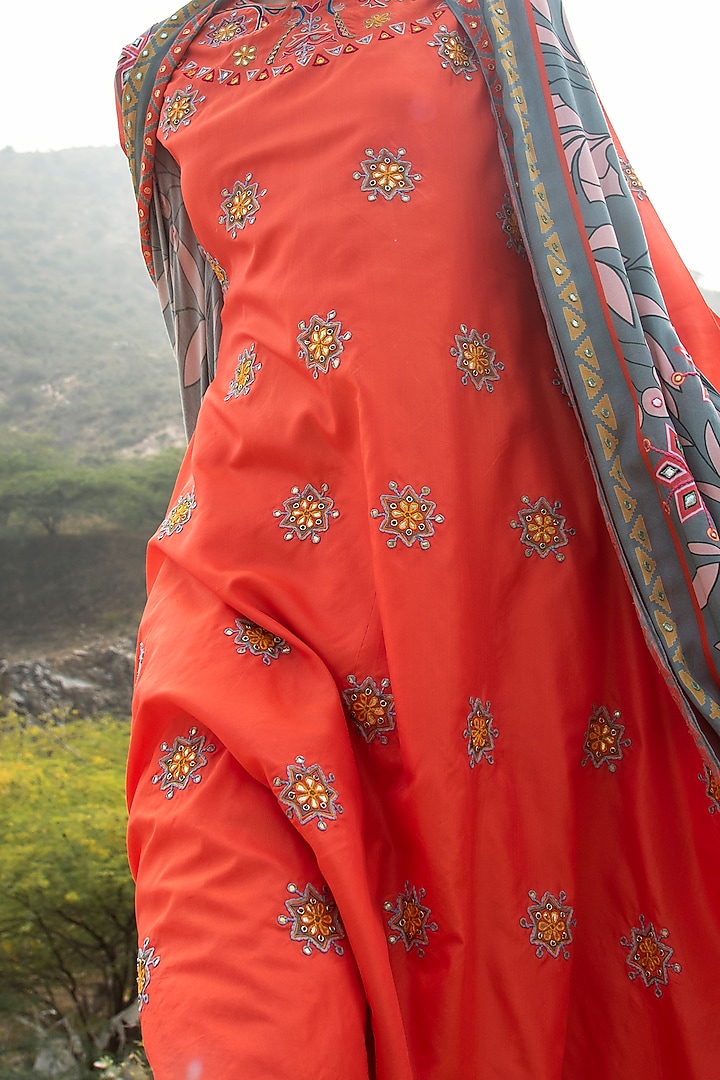 Orange Embroidered Kurta Set by Swati Vijaivargie at Pernia's Pop Up Shop