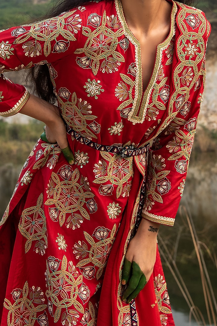 Red Embroidered Silk Kurta Set by Swati Vijaivargie at Pernia's Pop Up Shop
