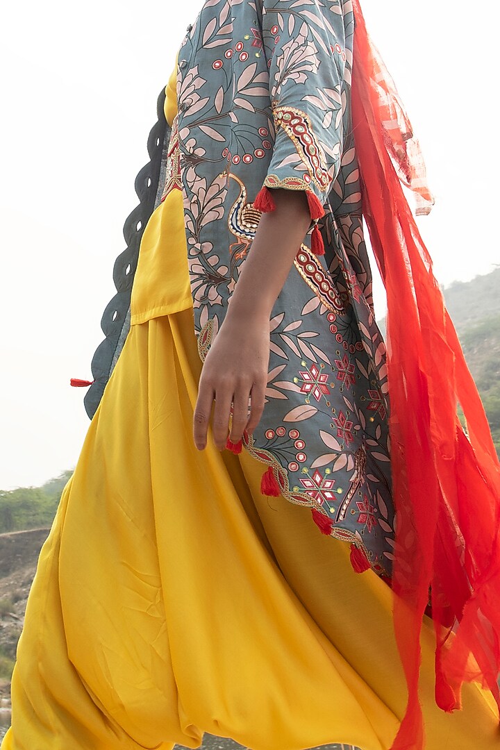 Yellow Embroidered Kurta Set by Swati Vijaivargie at Pernia's Pop Up Shop
