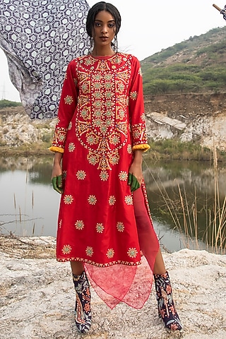 Red Embroidered Kurta Set by Swati Vijaivargie