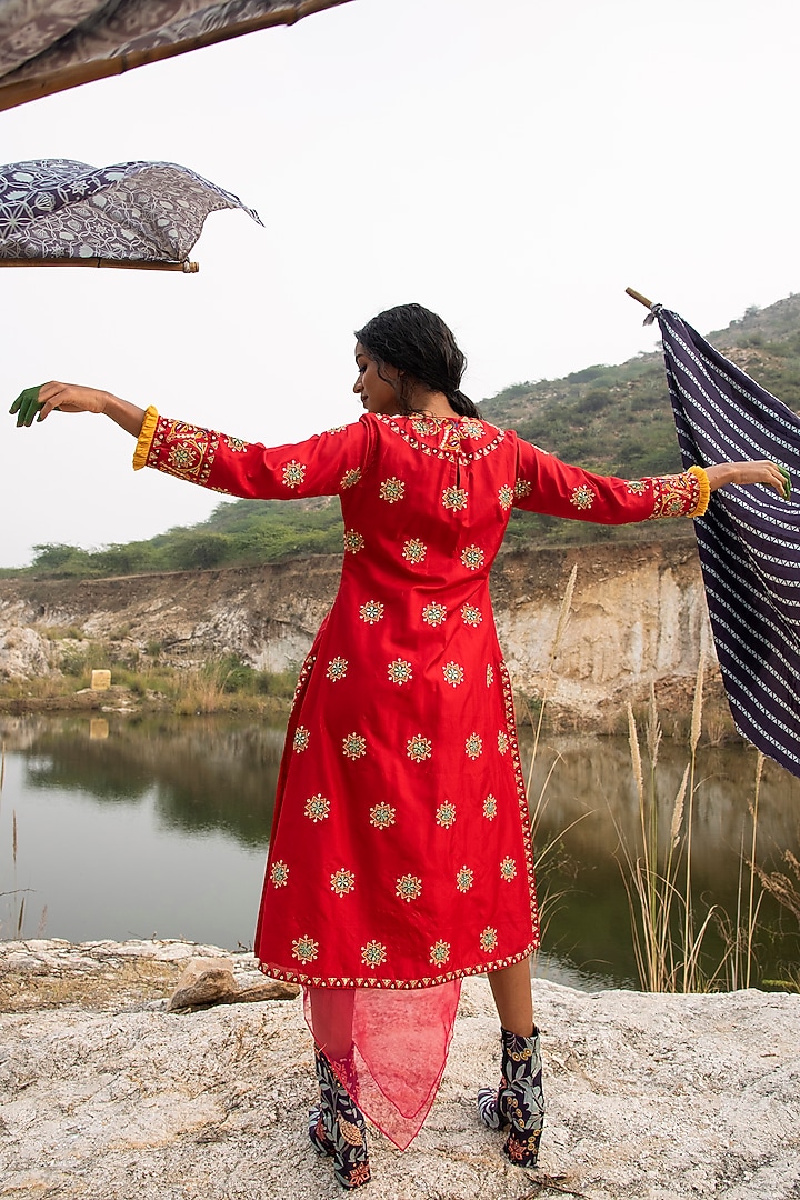 Red Embroidered Kurta Set by Swati Vijaivargie at Pernia's Pop Up Shop