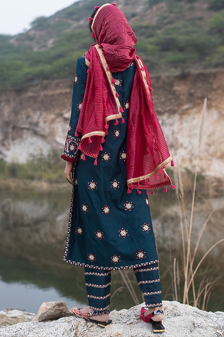 Teal Blue Embroidered Kurta Set by Swati Vijaivargie at Pernia's Pop Up Shop