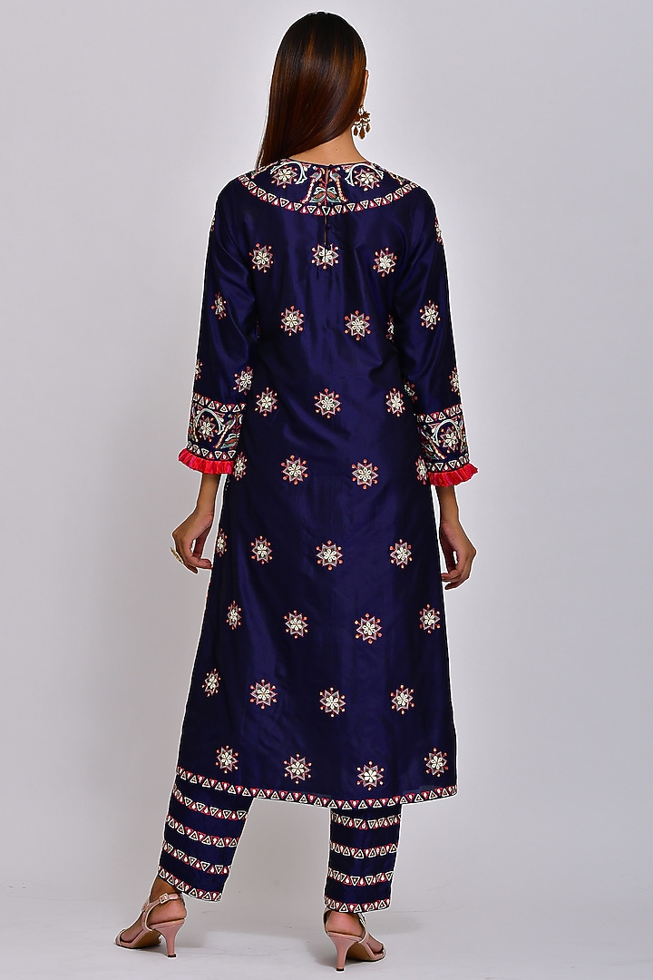 Cobalt Blue Embroidered Kurta Set by Swati Vijaivargie at Pernia's Pop Up Shop