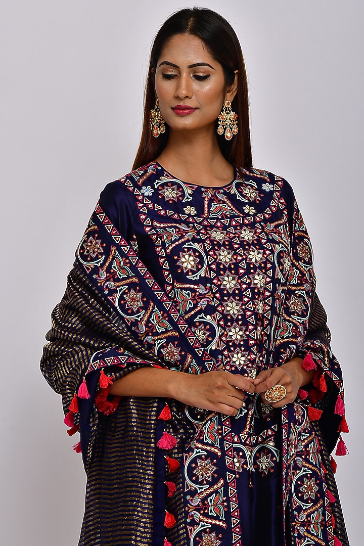 Cobalt Blue Embroidered Kurta Set by Swati Vijaivargie at Pernia's Pop Up Shop