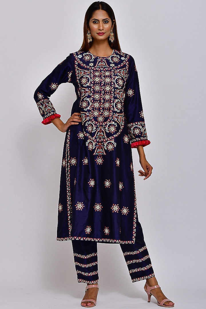 Cobalt Blue Embroidered Kurta Set by Swati Vijaivargie at Pernia's Pop Up Shop