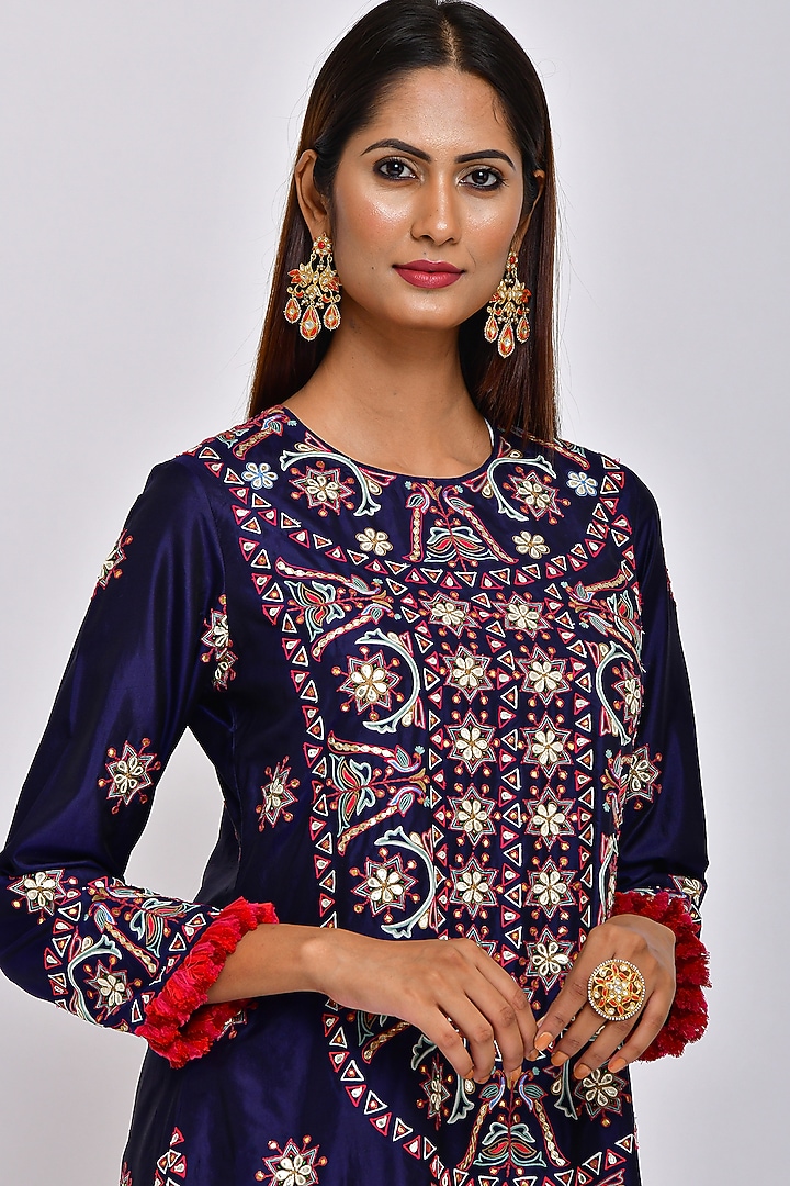 Cobalt Blue Embroidered Kurta Set by Swati Vijaivargie at Pernia's Pop Up Shop
