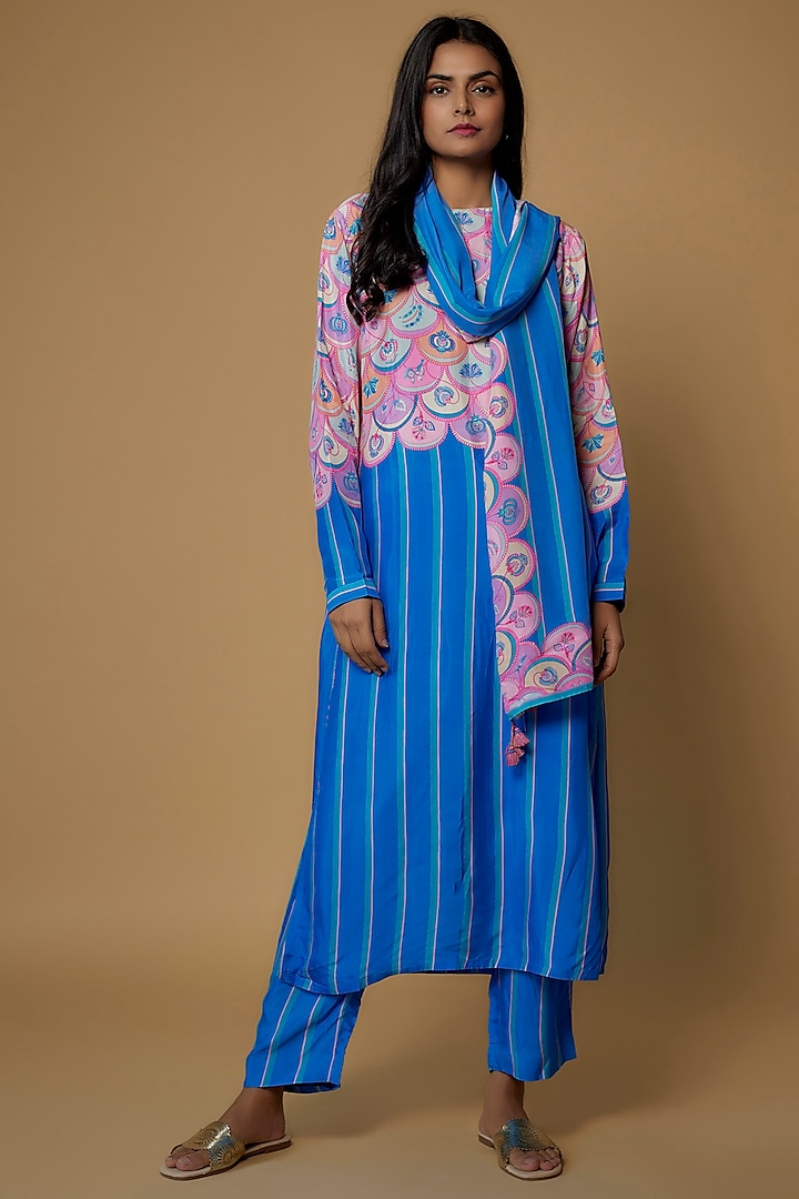 Blue Silk Printed Kurta Set by Swati Vijaivargie at Pernia's Pop Up Shop