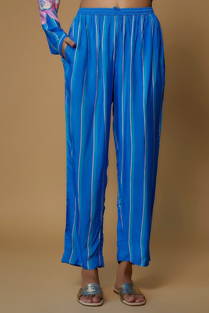 Blue Silk Printed Kurta Set by Swati Vijaivargie at Pernia's Pop Up Shop
