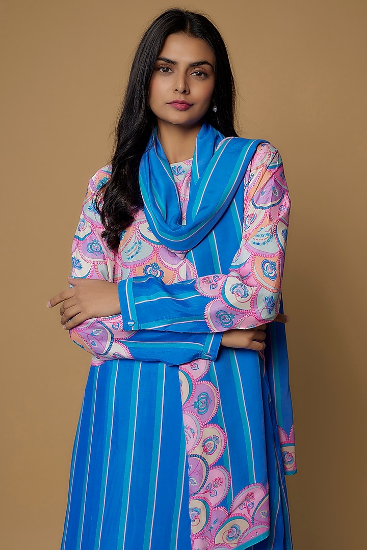 Blue Silk Printed Kurta Set by Swati Vijaivargie at Pernia's Pop Up Shop