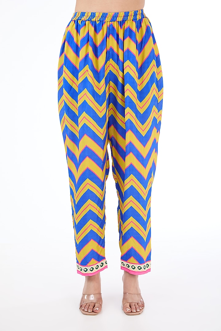 Blue Habutai Silk Digital Printed & Hand Embroidered Kurta Set by Swati Vijaivargie at Pernia's Pop Up Shop
