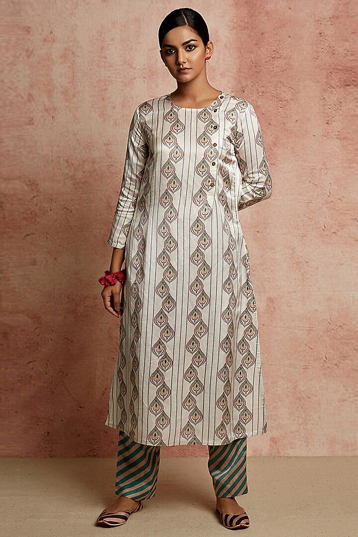 Ivory Striped Printed Kurta by Swati Vijaivargie at Pernia's Pop Up Shop