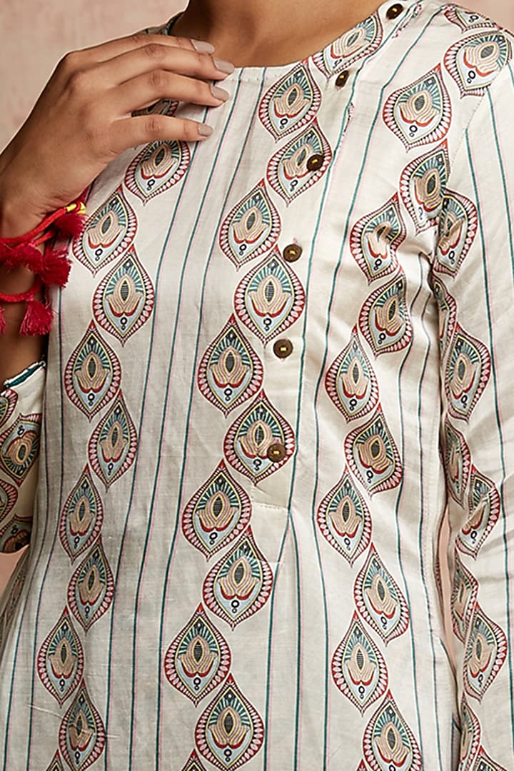 Ivory Striped Printed Kurta by Swati Vijaivargie at Pernia's Pop Up Shop