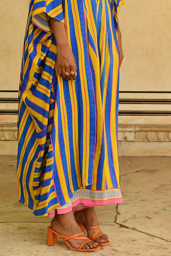 Blue Silk Printed Cape Set by Swati Vijaivargie at Pernia's Pop Up Shop
