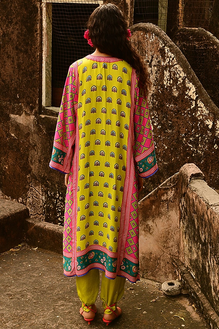 Lime Yellow Silk Printed Kurta Set by Swati Vijaivargie at Pernia's Pop Up Shop