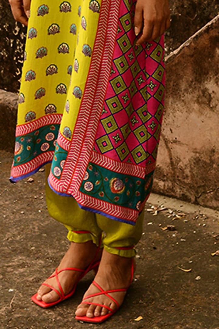 Lime Yellow Silk Printed Kurta Set by Swati Vijaivargie at Pernia's Pop Up Shop