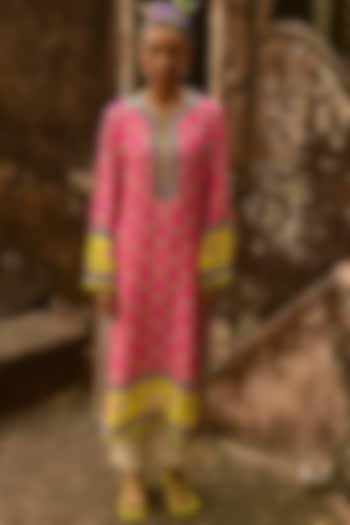 Fuchsia Silk Kurta Set by Swati Vijaivargie at Pernia's Pop Up Shop