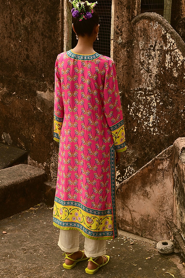 Fuchsia Silk Kurta Set by Swati Vijaivargie at Pernia's Pop Up Shop