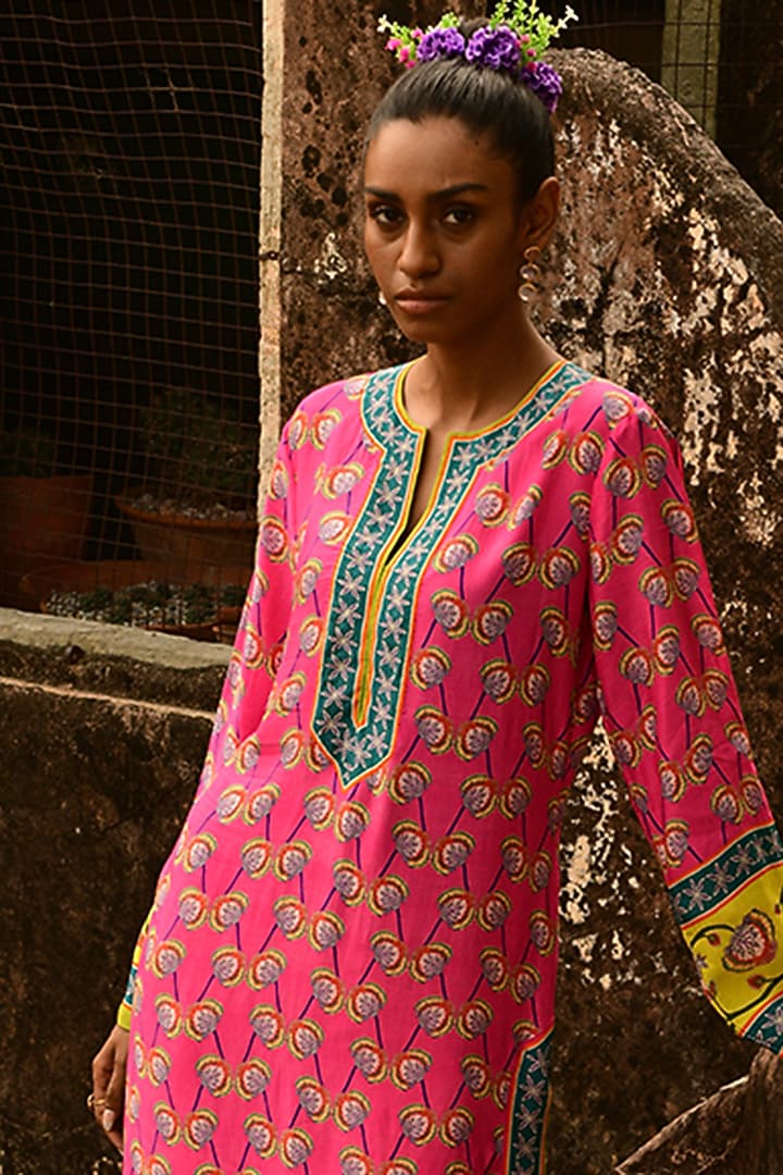 Fuchsia Silk Kurta Set by Swati Vijaivargie at Pernia's Pop Up Shop