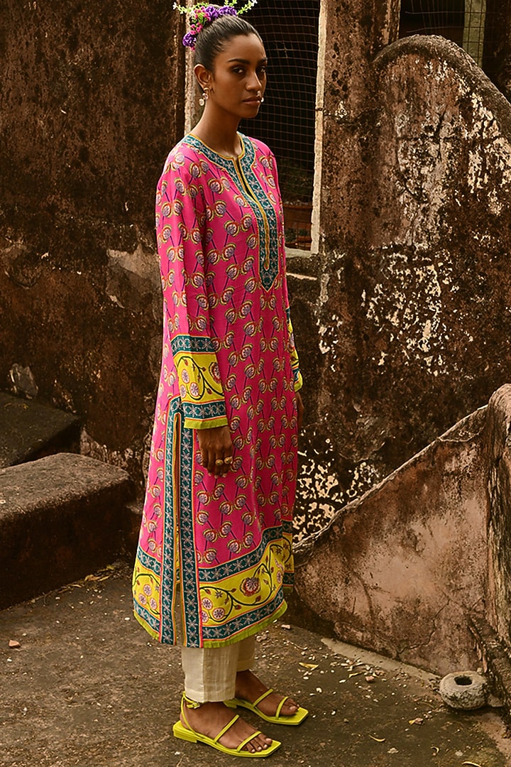 Fuchsia Silk Kurta Set by Swati Vijaivargie at Pernia's Pop Up Shop