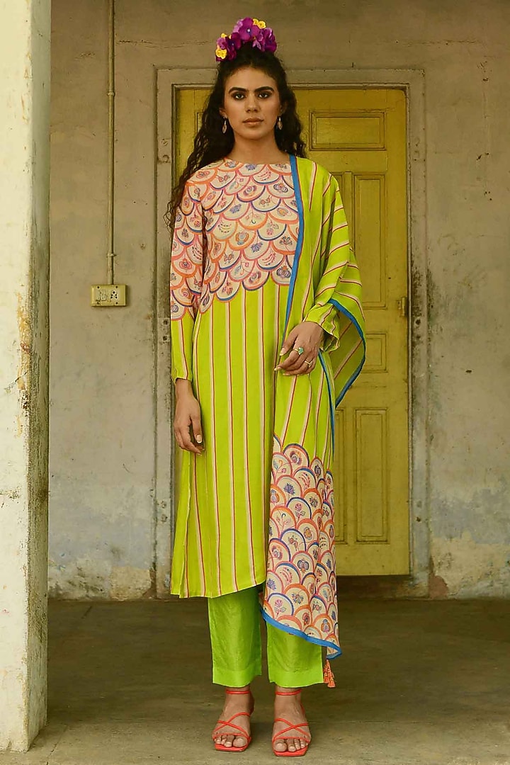 Lime Green Silk Printed Kurta Set by Swati Vijaivargie at Pernia's Pop Up Shop