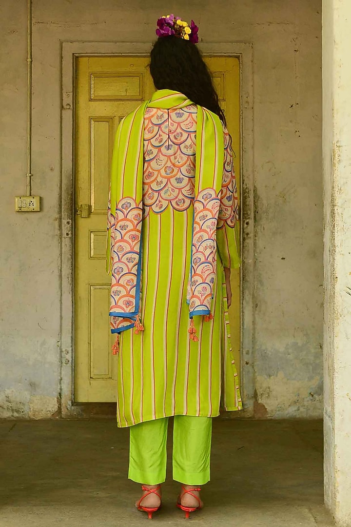 Lime Green Silk Printed Kurta Set by Swati Vijaivargie at Pernia's Pop Up Shop