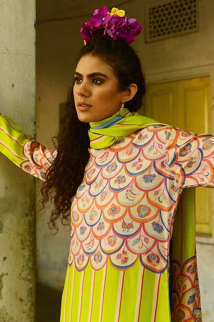 Lime Green Silk Printed Kurta Set by Swati Vijaivargie at Pernia's Pop Up Shop