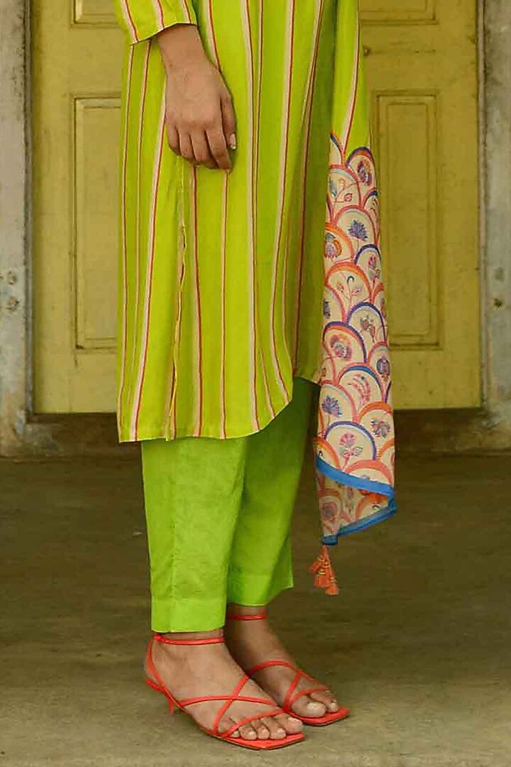 Lime Green Silk Printed Kurta Set by Swati Vijaivargie at Pernia's Pop Up Shop