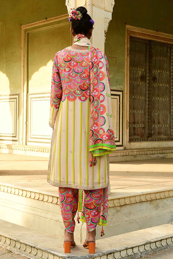 Ivory Silk Kurta Set by Swati Vijaivargie at Pernia's Pop Up Shop