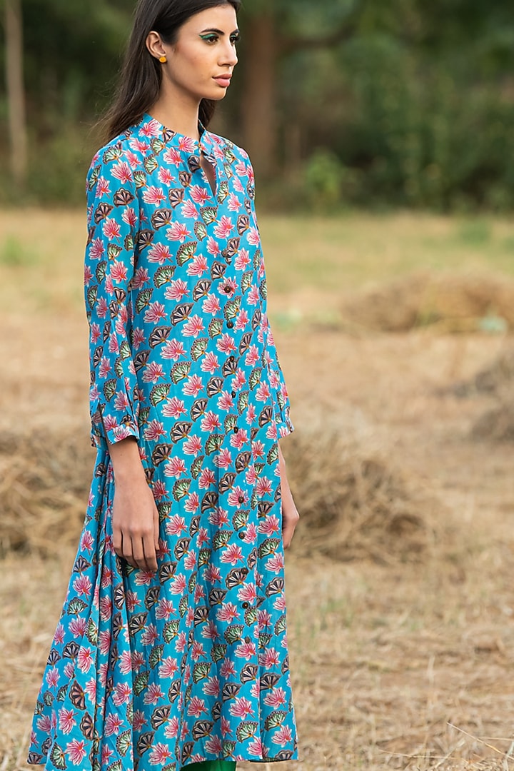 Turquoise Printed Flared Kurta Set by Swati Vijaivargie at Pernia's Pop Up Shop