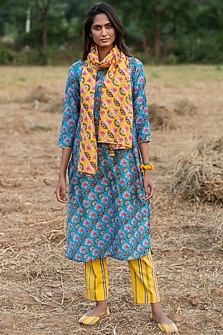 Turquoise Printed Straight Kurta Set by Swati Vijaivargie
