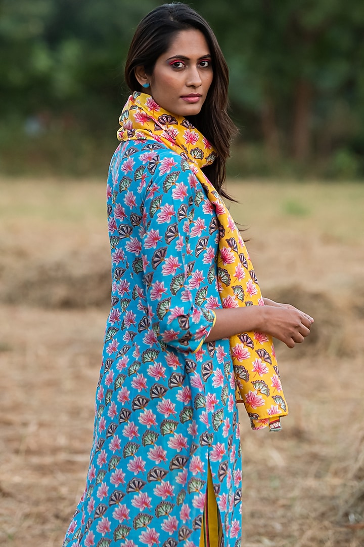 Turquoise Printed Straight Kurta Set by Swati Vijaivargie at Pernia's Pop Up Shop
