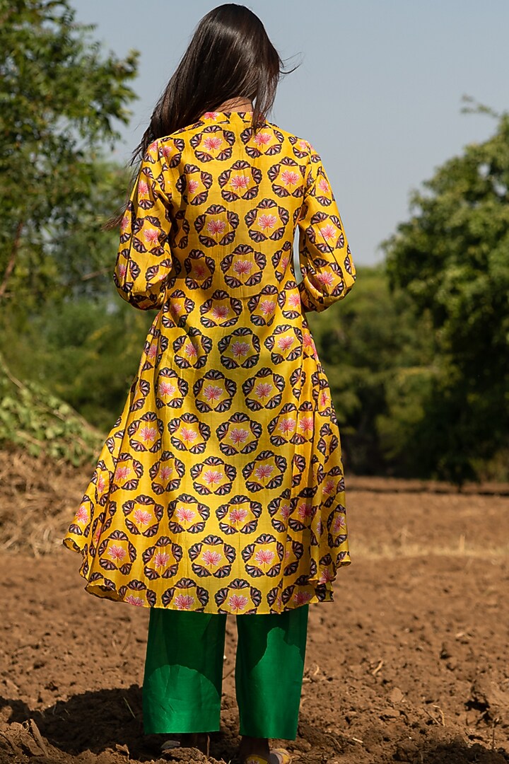 Yellow Printed Flared Kurta Set by Swati Vijaivargie at Pernia's Pop Up Shop