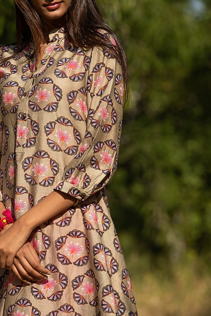Beige & Pink Printed Flared Kurta Set by Swati Vijaivargie at Pernia's Pop Up Shop