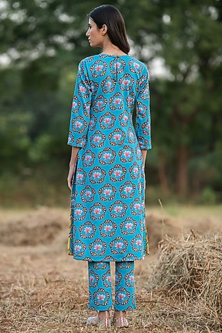 Turquoise Printed Kurta Set by Swati Vijaivargie