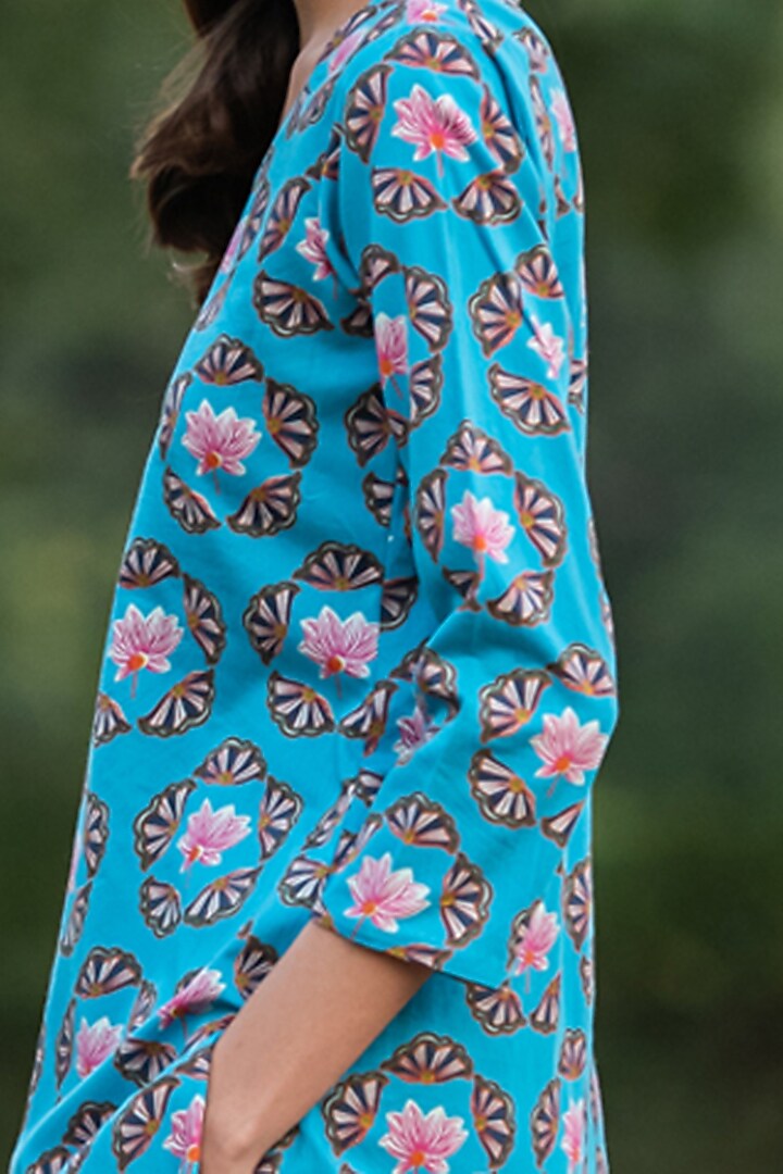 Turquoise Printed Kurta Set by Swati Vijaivargie at Pernia's Pop Up Shop