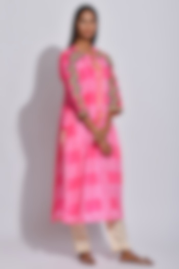 Pink Braided Printed Kurta by Swati Vijaivargie
